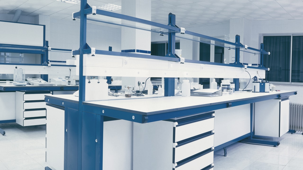 What Are The Characteristics Of Modular Lab Benches 